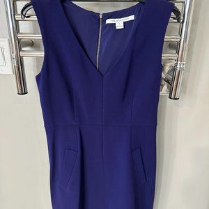Diane von Furstenberg size 8 purple v neck dress